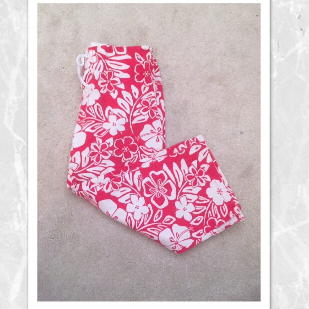 Red floral cropped pants!